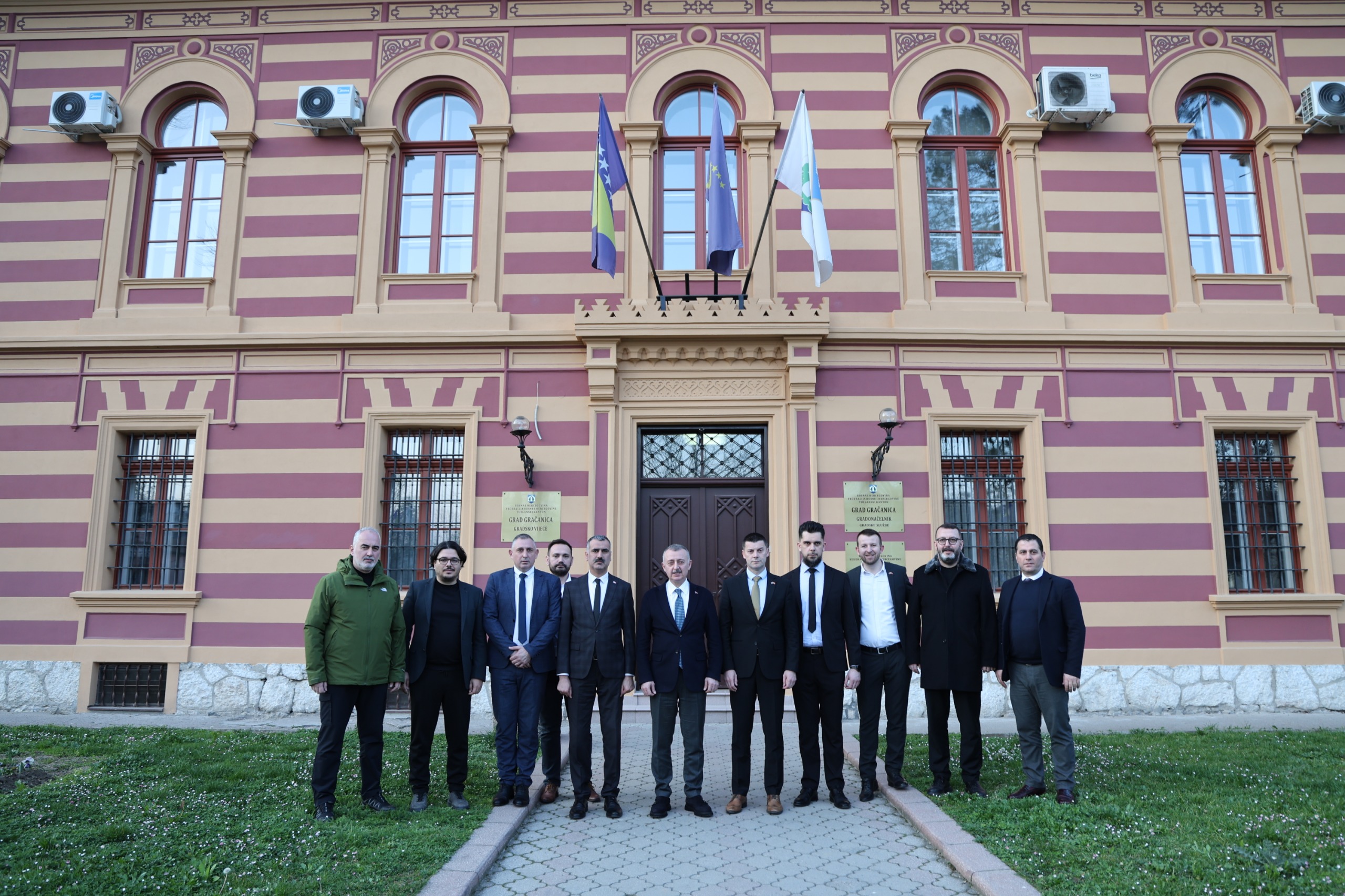 Kocaeli Büyükşehir Belediye Başkanı Tahir Büyükakın, Kardeşlik Sofrası için gittiği