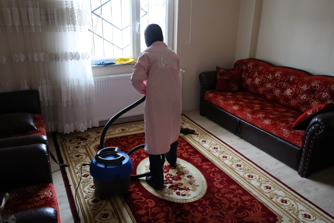 Kartepe Belediyesi bünyesinde hizmet veren Alo Evlat Sağlık Kulübü ekipleri,