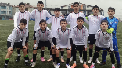 Körfez Gençlerbirliği U13 futbol takımı lige galibiyetle başladı. İlk maçında