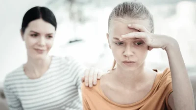 Çocuklarda ergenlik belirtilerinin beklenenden daha erken yaşlarda görülmesi, hem fiziksel