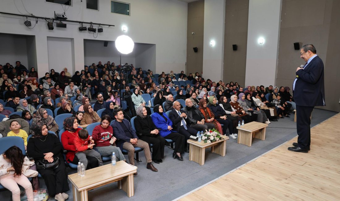 Körfez Belediyesi’nin Ramazan ayı dolayısıyla düzenlediği etkinlikler kapsamında yazar ve