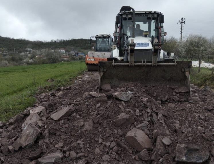 Körfez Kutluca Mahallesi Kıyırlı mevkiinde gerçekleştirilen içme suyu hattı çalışması