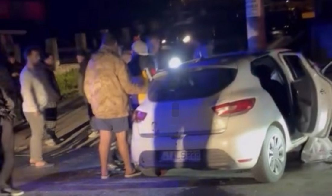 Kocaeli’nin Başiskele ilçesinde kavşakta iki otomobilin çarpışması sonucu meydana gelen