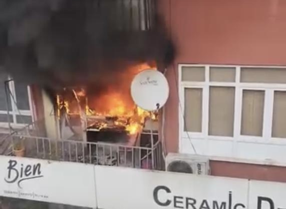 Kocaeli'nin Gölcük ilçesinde 8 katlı bir apartmanın 1. katında çıkan