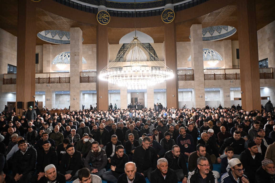 Ramazan ayının kalbi olan Kadir Gecesi, Kartepe’de düzenlenen özel programla