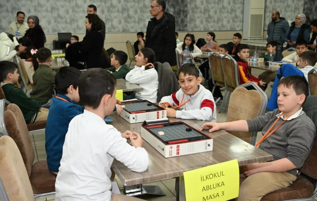 Kartepe Belediyesi ve İlçe Milli Eğitim Müdürlüğü işbirliğiyle düzenlenen Akıl
