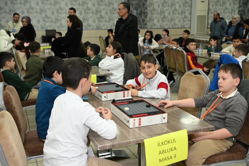 Kartepe Belediyesi ve İlçe Milli Eğitim Müdürlüğü işbirliğiyle düzenlenen Akıl