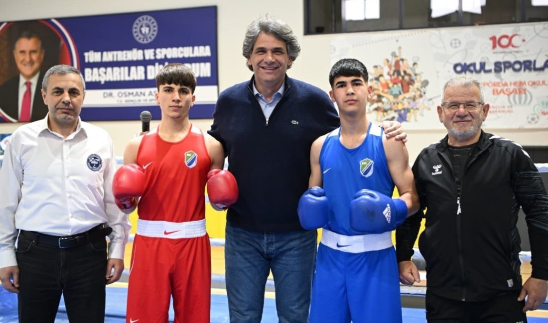 Kartepe Belediyesi’nin ev sahipliğinde düzenlenen İller Arası Yıldızlar Ferdi Boks
