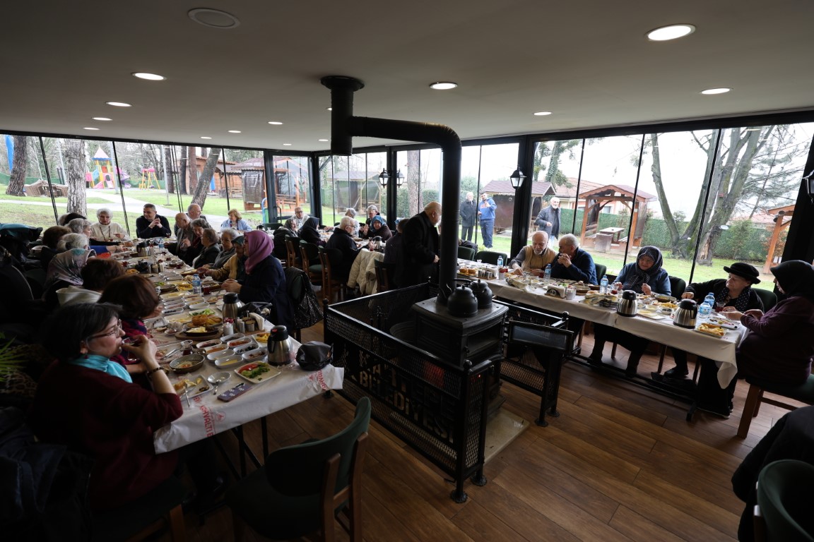 Kocaeli Huzurevi Yardımlaşma ve Dayanışma Derneği üyeleri, Kartepe’nin doğasında kurulan