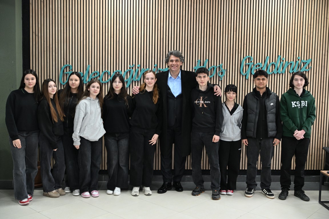 Kartepe Belediyesi’nin ilçe genelindeki tüm son sınıf öğrencilerini kapsayan dev