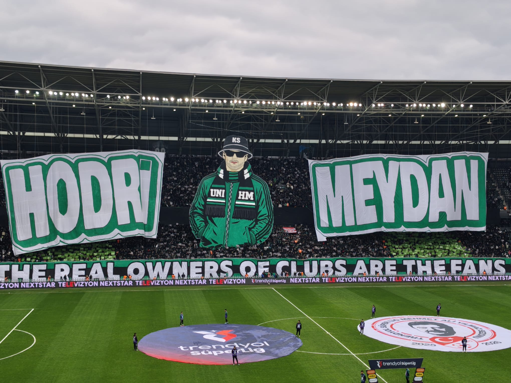 Kocaelispor taraftar grubu Hodri Meydan’ın kurduğu Hodri Meydan 1989 Taraftarlar