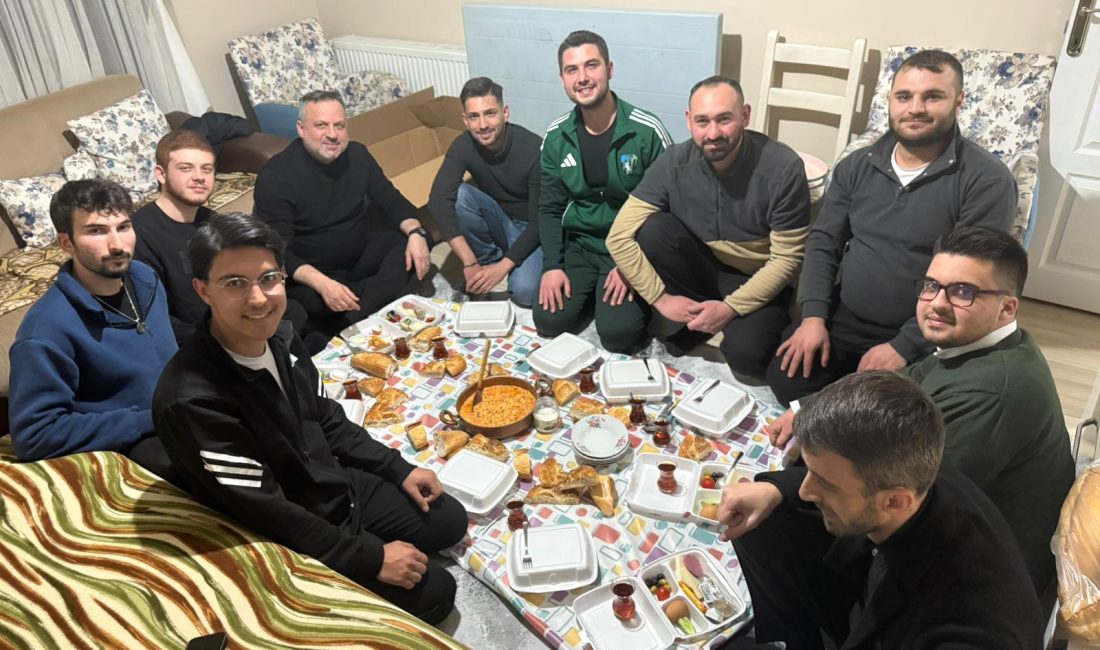 AK Parti İzmit İlçe Başkanı Halil Güngör Dokuzlar, AK Gençlerle