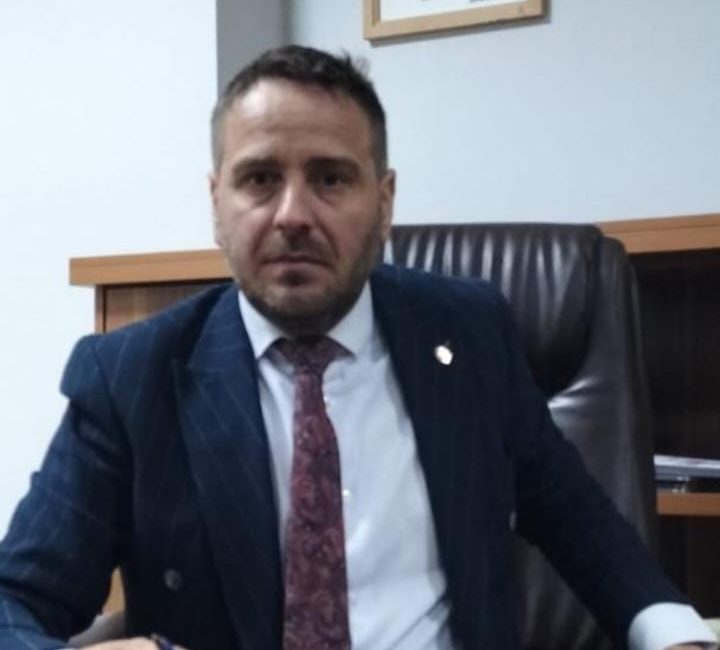 Vedat Çalık, İzmit Belediyesi hakkında sert iddialarda bulundu. Kuşadası Belediyesi’nde