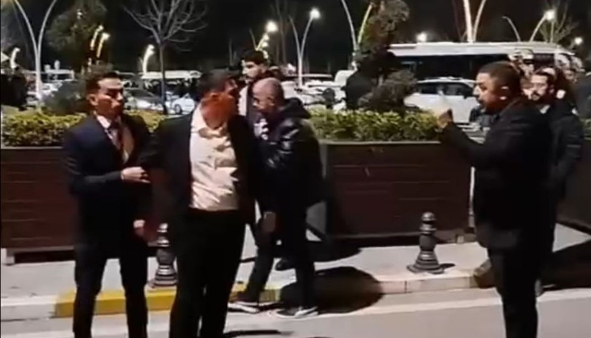 AK Parti İl Başkanlığı’nın düzenlediği teşkilat iftarının ardından Kongre Merkezi