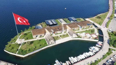 Karamürsel Belediyesi, 1 balık satış tezgahı ve 5 iş yerini