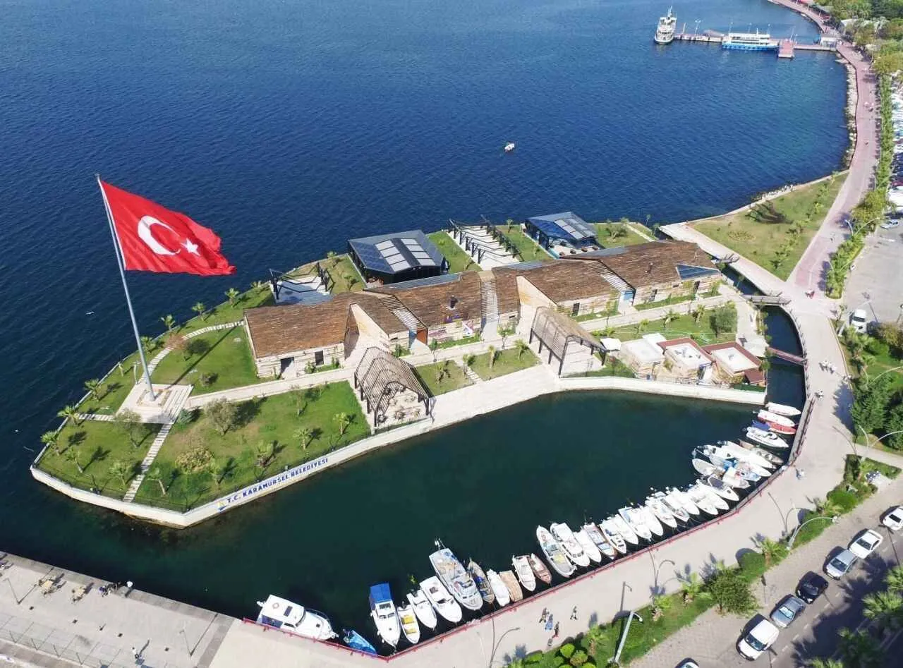 Karamürsel Belediyesi, 1 balık satış tezgahı ve 5 iş yerini