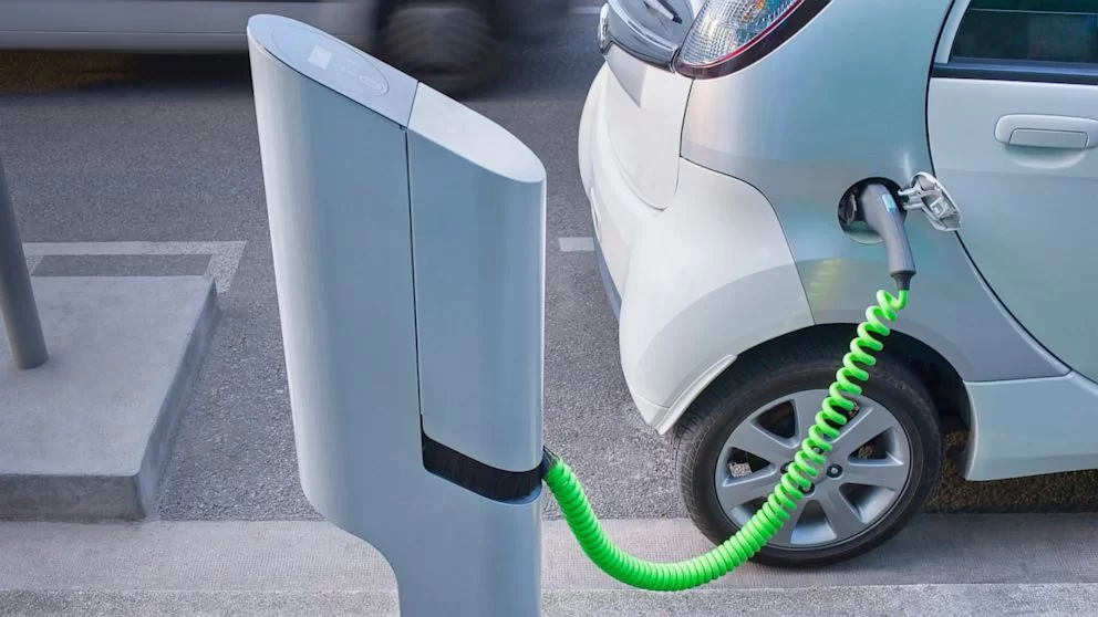 ABD ve İsrail'in İran'a saldırması petrol fiyatlarını küresel çapta hızla