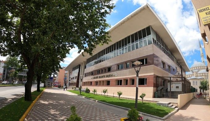 Gölcük Belediyesi, iki iş yerini 3 yıllığına kiraya vermek için