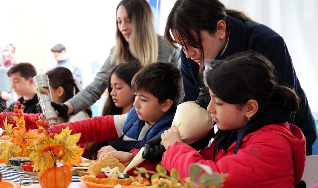 Büyükşehir tarafından Milli İrade Meydanı’nda düzenlenen 23 Nisan Ulusal Egemenlik