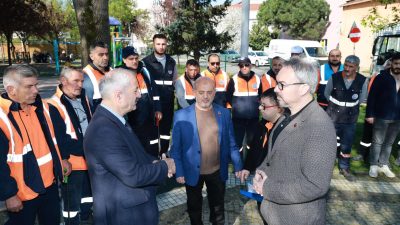 Gebze Belediyesi, baharın gelişiyle birlikte ilçe genelinde sürdürdüğü kapsamlı temizlik