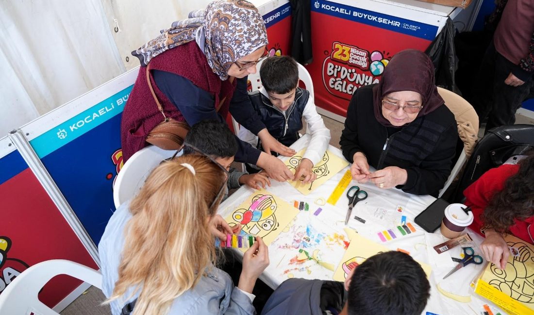 İzmit Milli İrade Meydanı’nda çocuklar için düzenlenen 23 Nisan Çocuk