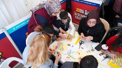 İzmit Milli İrade Meydanı’nda çocuklar için düzenlenen 23 Nisan Çocuk