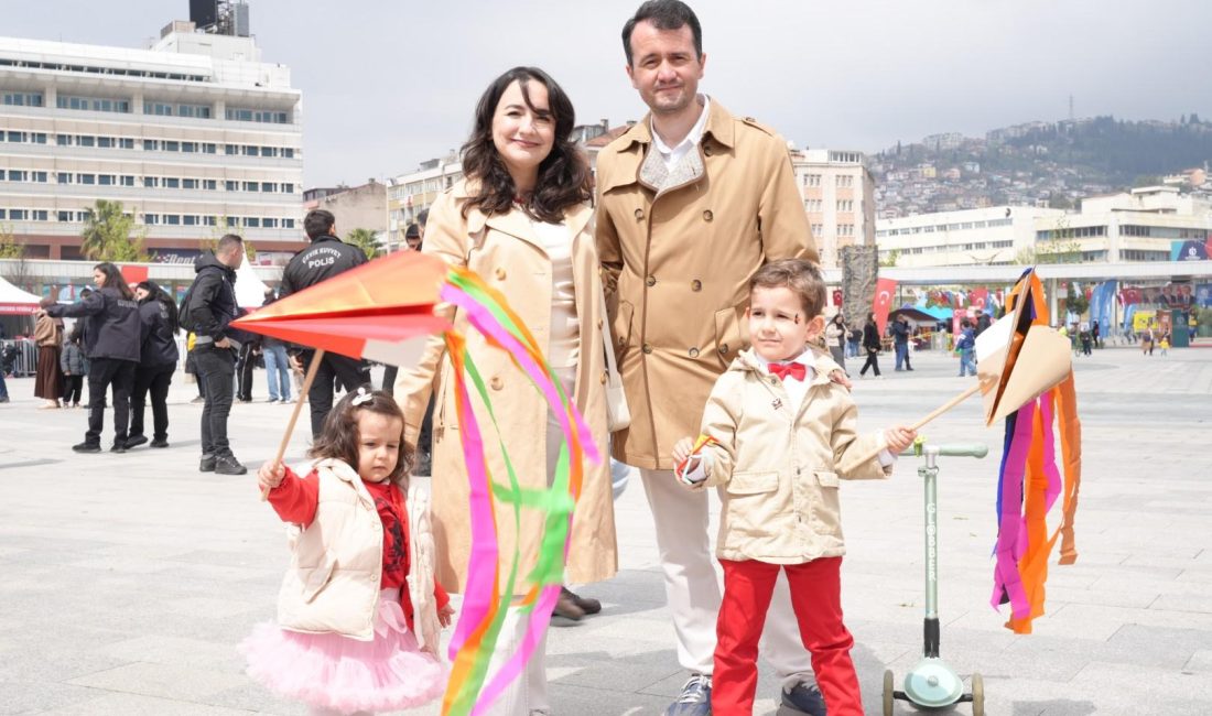 Kocaeli Büyükşehir Belediyesi’nin Milli İrade Meydanı’nda kurduğu 23 Nisan etkinlik