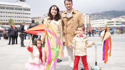 Kocaeli Büyükşehir Belediyesi’nin Milli İrade Meydanı’nda kurduğu 23 Nisan etkinlik