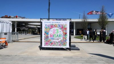 Kocaeli Büyükşehir’in 23 Nisan şenliklerinde büyük ilgi gören dev boyama