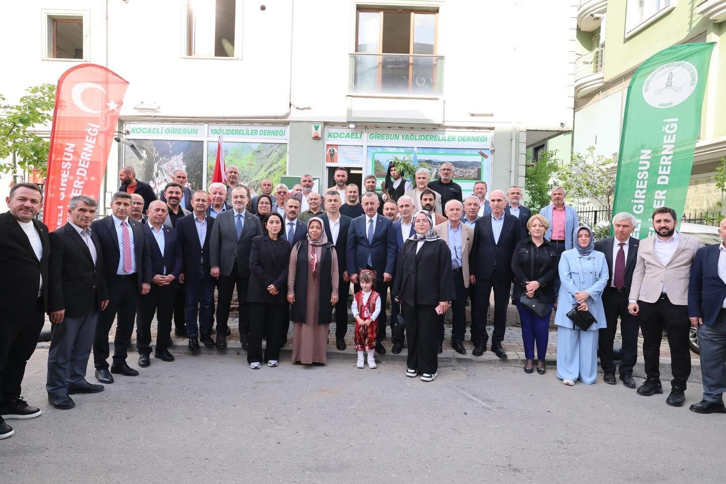 Kocaeli Büyükşehir Belediye Başkanı Tahir Büyükakın, Gebze’de Giresun Yağlıdereliler Derneği’nin