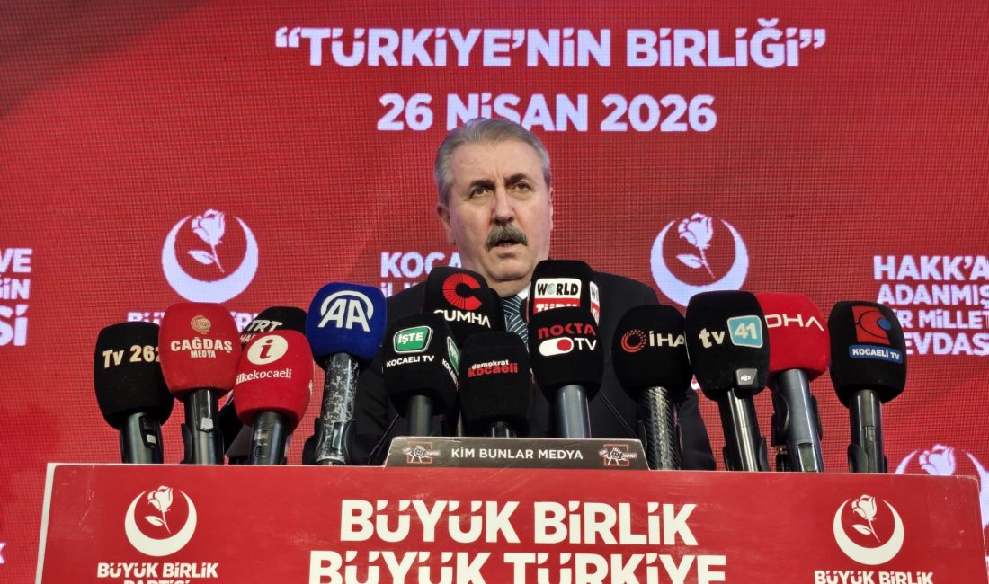 BBP lideri Mustafa Destici, Kocaeli’deki kongrede Macron’a sert sözlerle yüklenirken,