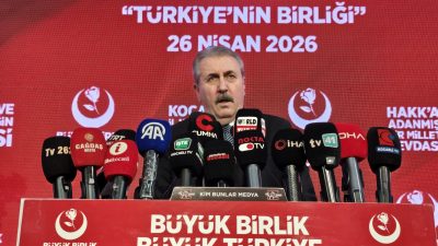 BBP lideri Mustafa Destici, Kocaeli’deki kongrede Macron’a sert sözlerle yüklenirken,