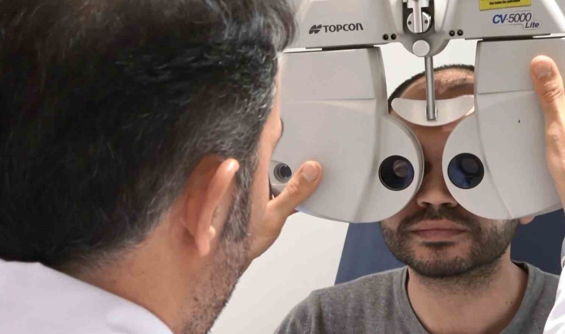 Göz Hastalıkları Uzmanı Dr. Öğr. Üyesi Gökhan Özgür, artan ekran