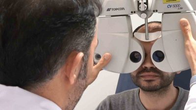Göz Hastalıkları Uzmanı Dr. Öğr. Üyesi Gökhan Özgür, artan ekran