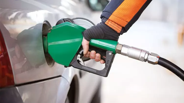 Küresel petrol piyasasında yaşanan gelişmelerin etkisiyle motorin ve benzin fiyatlarına