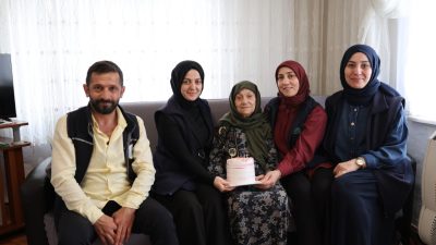 Kartepe Belediyesi, ilçede yalnız yaşayan yaşlı vatandaşları sadece ihtiyaç anlarında