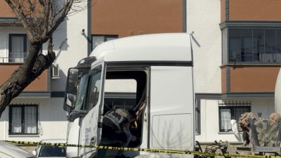 Kocaeli'nin Darıca ilçesinde işe gitmek için tırına bindiği sırada silahlı