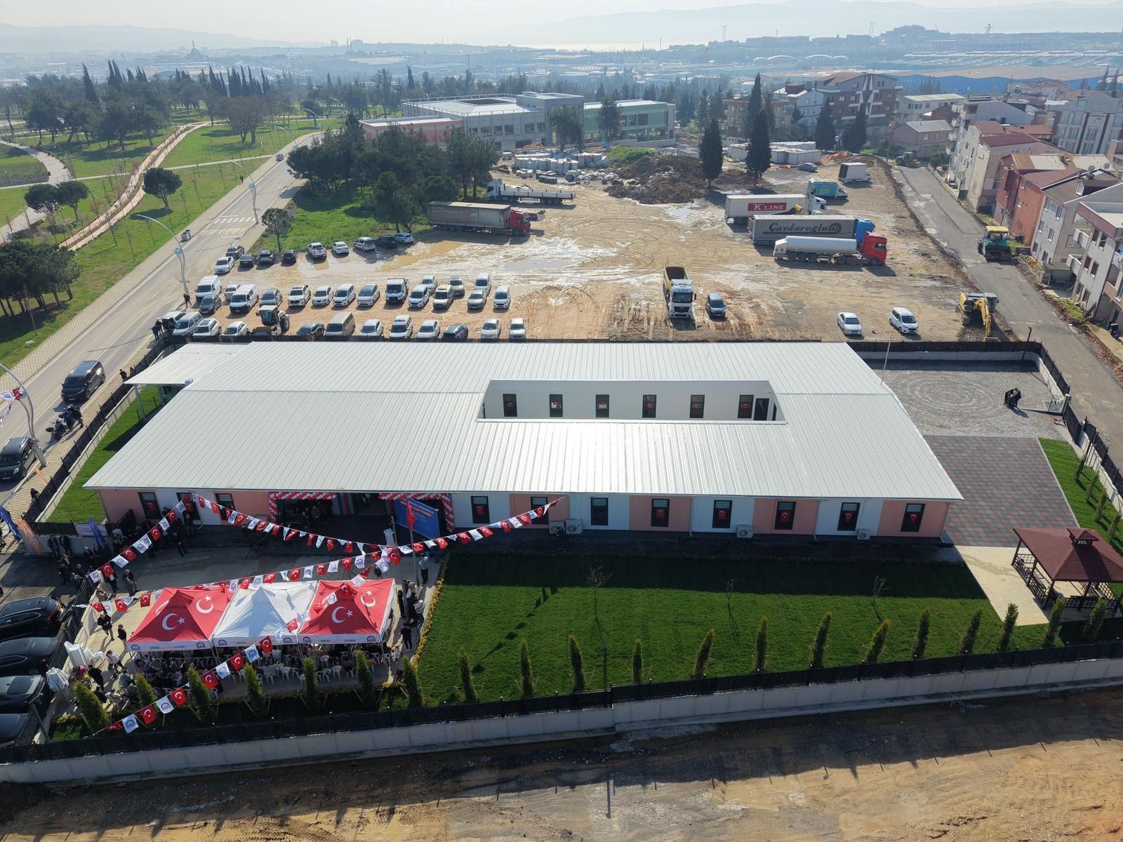 Gebze Belediyesi tarafından 30 milyon lira yatırımla inşa edilerek Milli