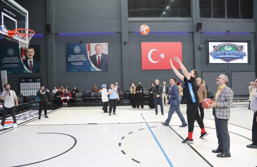 Çayırova'da özel çocuklar ve profesyonel basketbolcuların sahada buluştuğu etkinlikte, "Sevgi