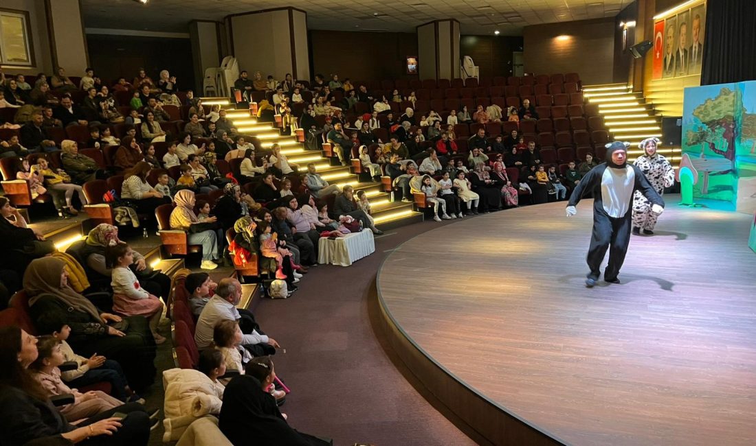 Darıca'da düzenlenen kültür ve sanat etkinlikleriyle çocuklar hafta sonlarını hem