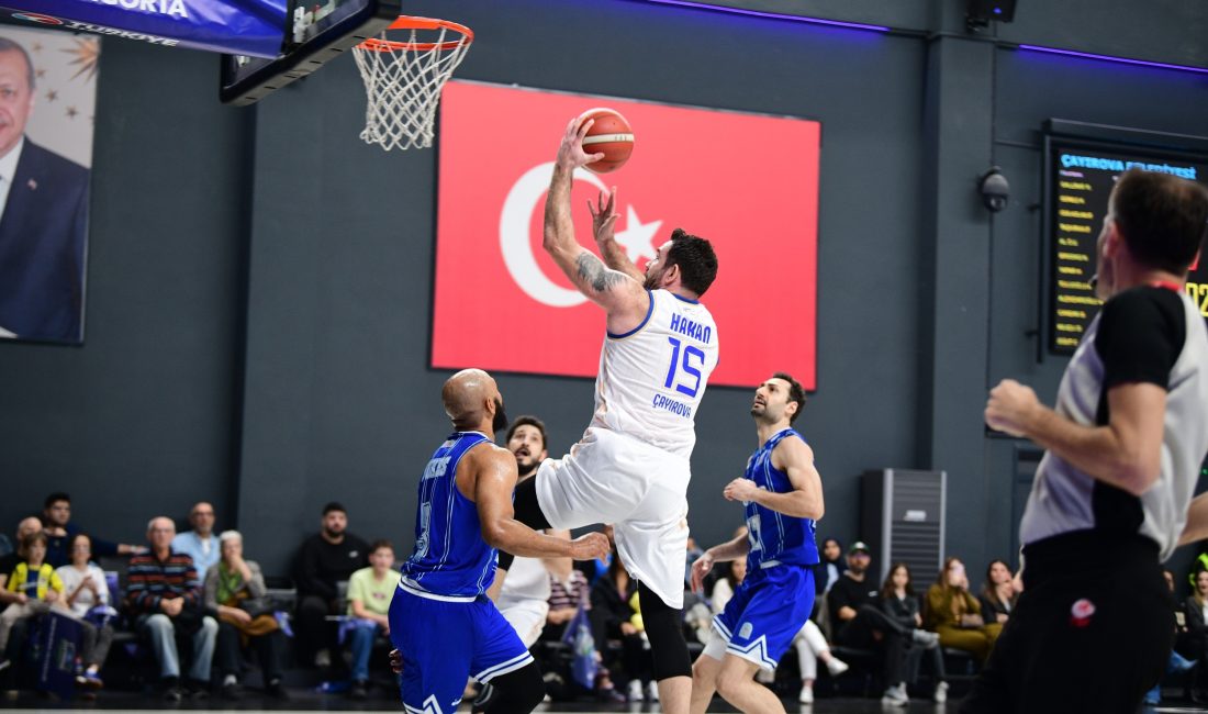 Çayırova Belediyesi Basketbol Takımı, sahasında Kocaeli Büyükşehir Belediyesi Kağıtspor'u 102-71