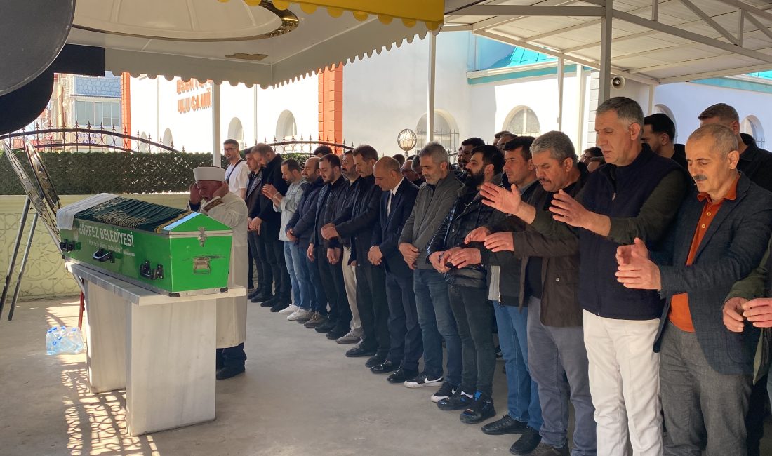 Kocaeli'nin Dilovası ilçesindeki demir-çelik fabrikasında yükleme platformunun çökmesi sonucu 3