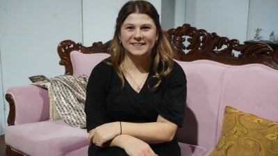 Kocaeli'nin Gölcük ilçesinde yaşayan tiyatro eğitmeni Yeşim Aykut, meme ve