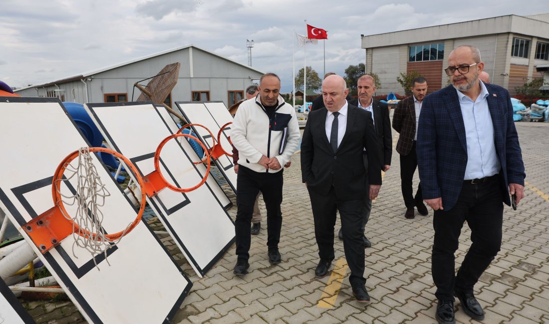 Darıca Belediyesi, parklar ve kamusal alanlarda kullanılan kent mobilyalarını kendi