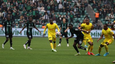 Süper Lig 30. haftasında Kocaelispor ile Göztepe S.K. arasında oynanan