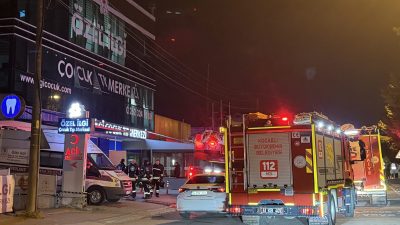 Kocaeli'nin İzmit ilçesinde özel hastanede çıkan yangın paniğe neden oldu.