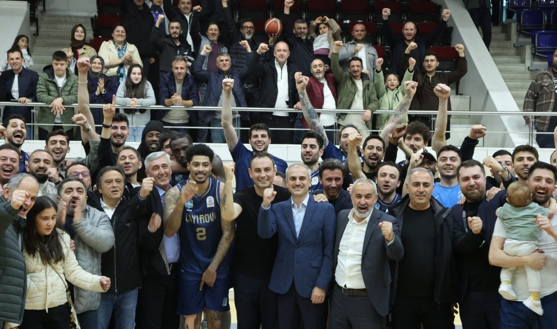 Türkiye Basketbol Ligi’nde 2025-2026 sezonunu şampiyon tamamlayan Çayırova Belediyesi Basketbol