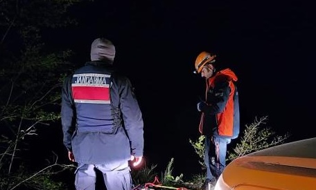 Kocaeli'nin Başiskele ilçesinde ormanlık alanda yollarını kaybederek mahsur kalan yabancı