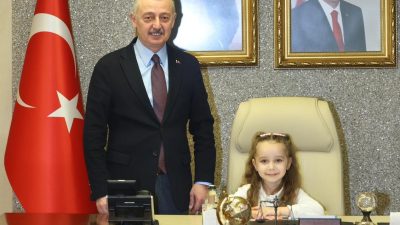 Kocaeli Büyükşehir Belediye Başkanı Tahir Büyükakın, 23 Nisan Ulusal Egemenlik