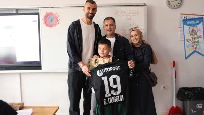 Kocaelispor - Göztepe maçında Serdar Dursun'un penaltı golünü kaydeden minik